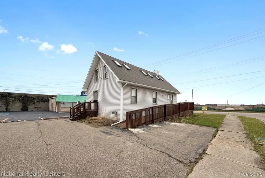 509 Elizabeth Lake Road Waterford Charter Township MI 48328