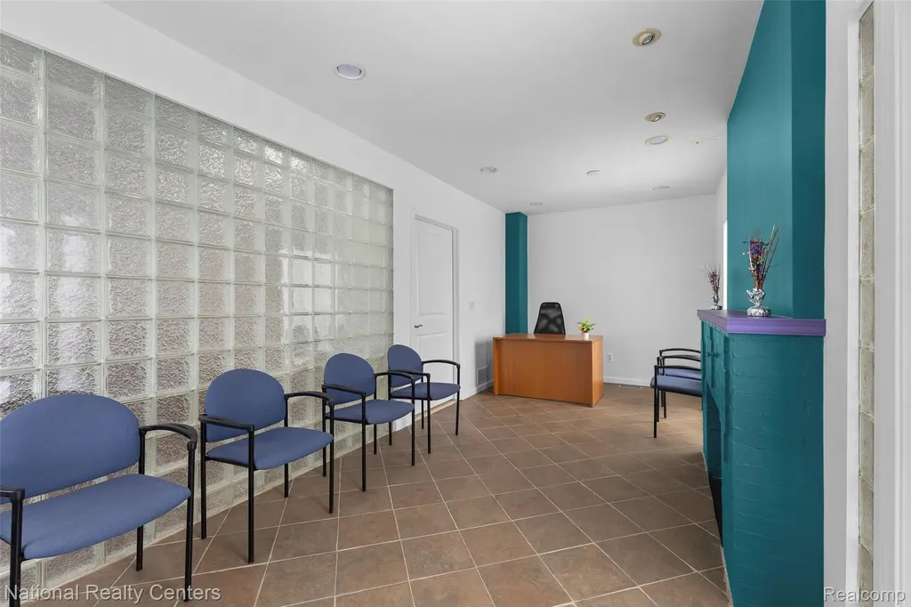 509 Elizabeth Lake Road Waterford Charter Township MI 48328