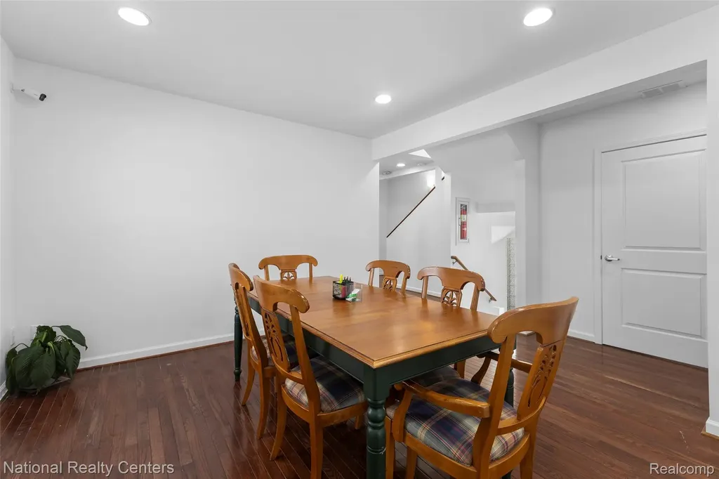 509 Elizabeth Lake Road Waterford Charter Township MI 48328