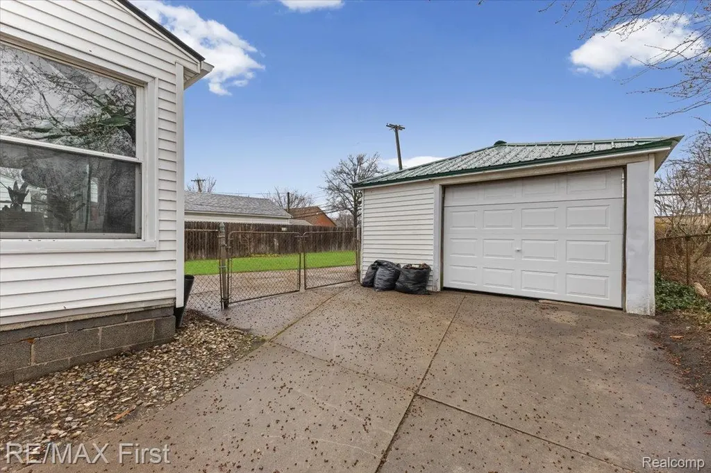 20675 Van Antwerp Street Harper Woods City MI 48225
