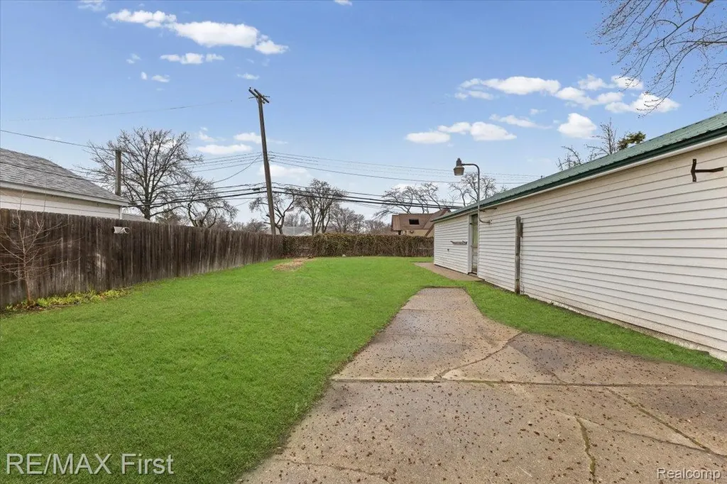 20675 Van Antwerp Street Harper Woods City MI 48225