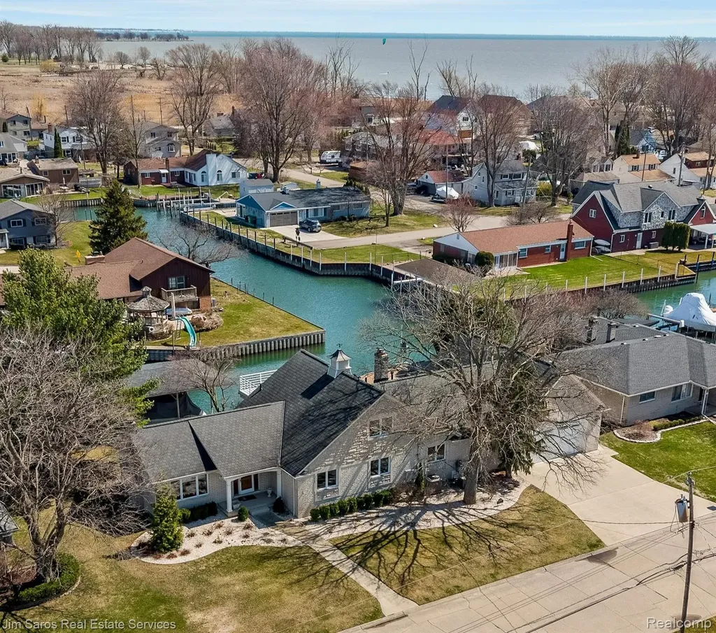 38008 Seaway Court Harrison Charter Township MI 48045