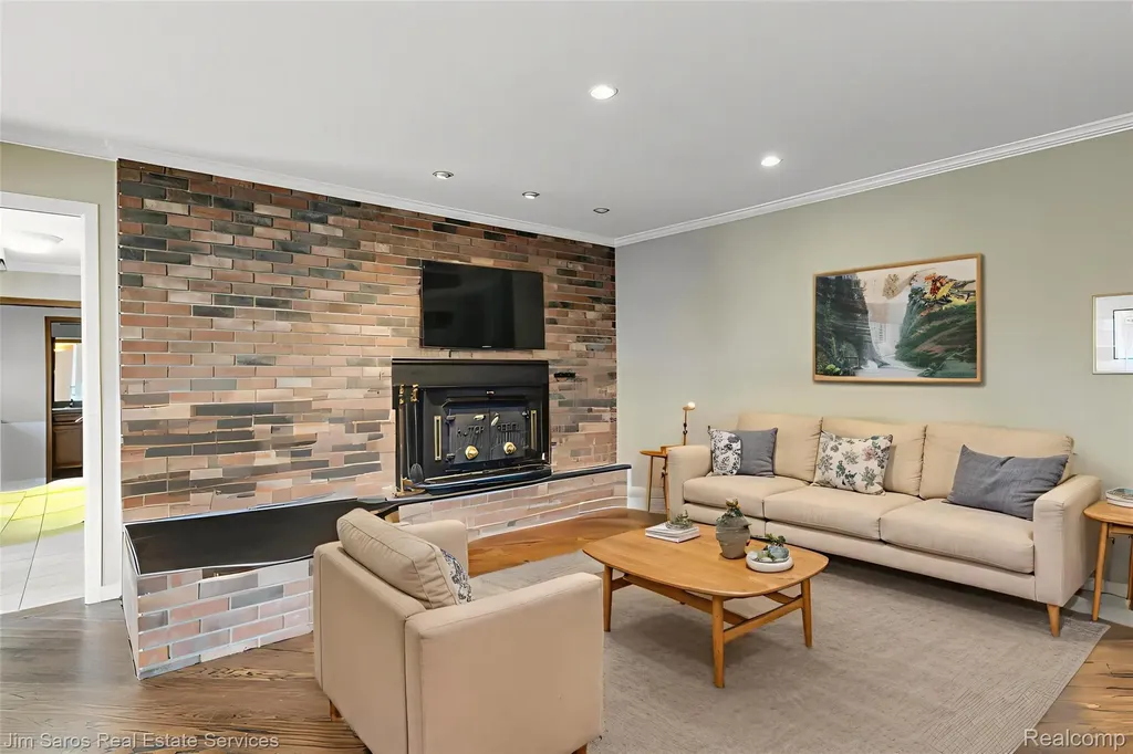38008 Seaway Court Harrison Charter Township MI 48045