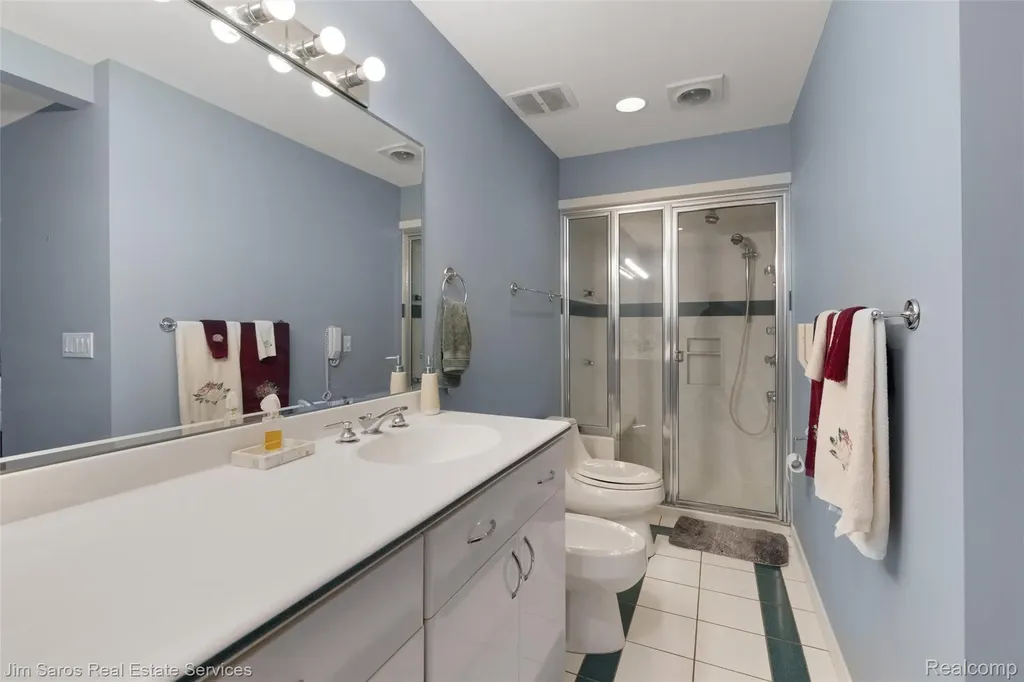 38008 Seaway Court Harrison Charter Township MI 48045