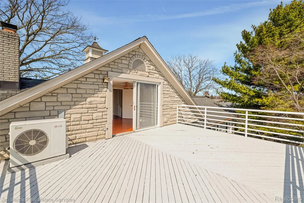 38008 Seaway Court Harrison Charter Township MI 48045