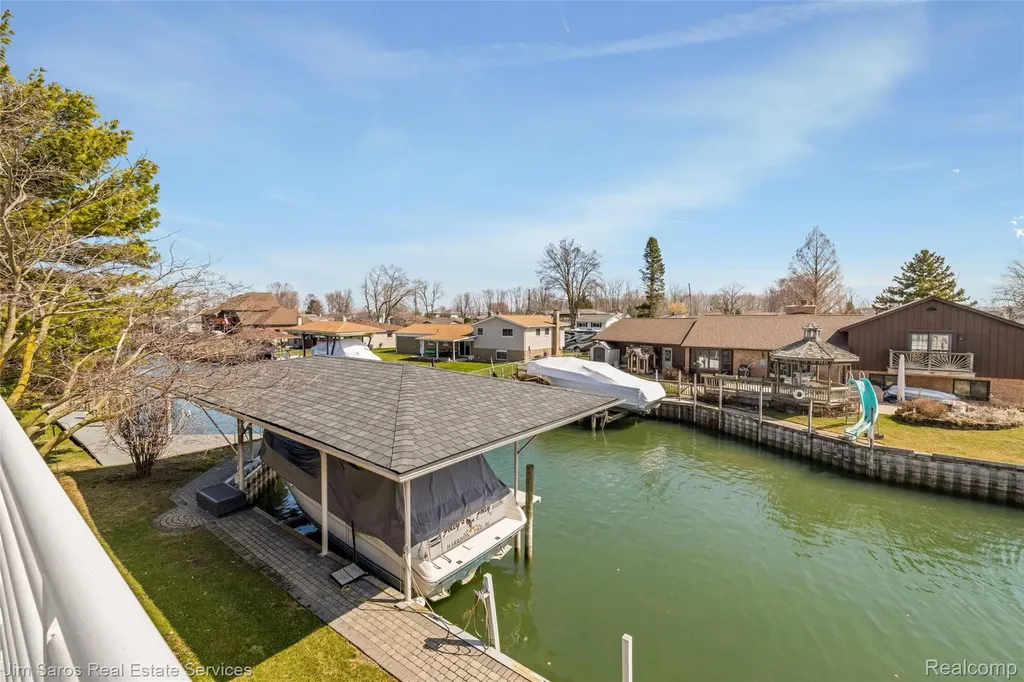 38008 Seaway Court Harrison Charter Township MI 48045