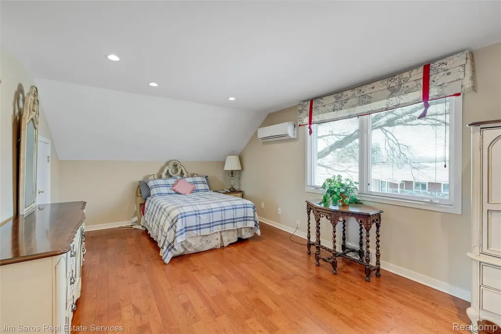 38008 Seaway Court Harrison Charter Township MI 48045
