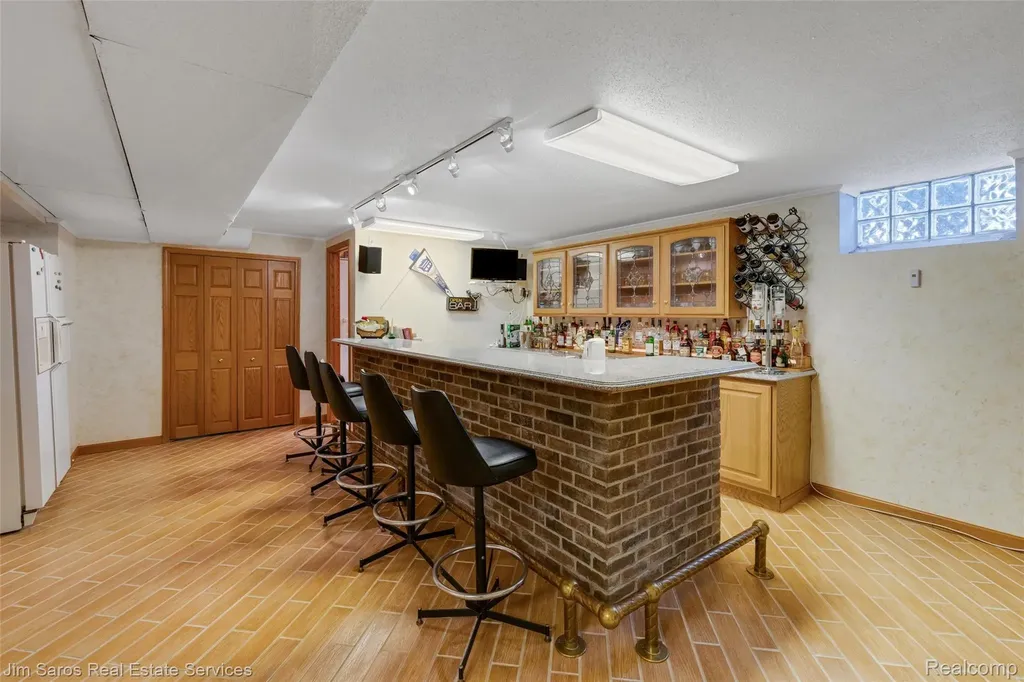 38008 Seaway Court Harrison Charter Township MI 48045