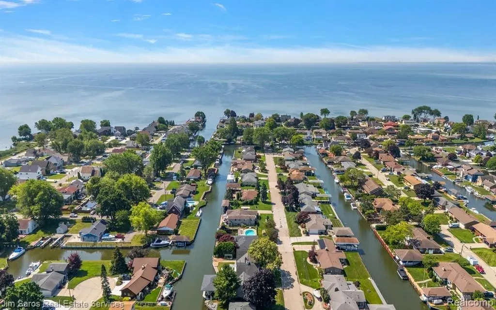 38008 Seaway Court Harrison Charter Township MI 48045