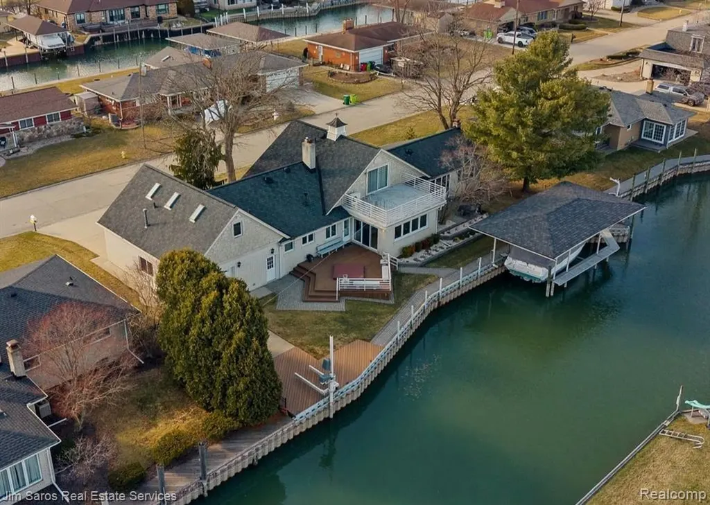 38008 Seaway Court Harrison Charter Township MI 48045