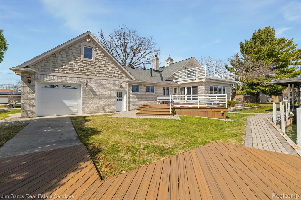 38008 Seaway Court Harrison Charter Township MI 48045