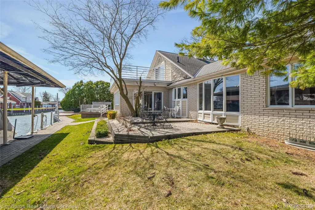 38008 Seaway Court Harrison Charter Township MI 48045