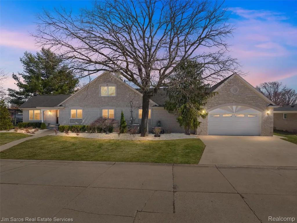 38008 Seaway Court Harrison Charter Township MI 48045