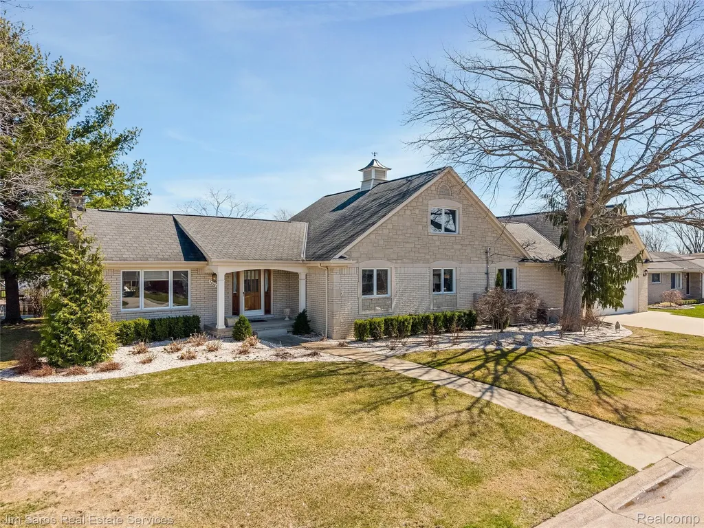 38008 Seaway Court Harrison Charter Township MI 48045