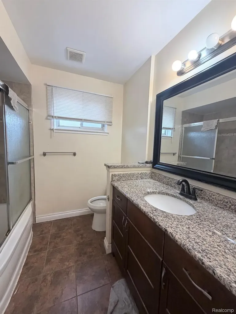 29355 Westbrook Avenue Warren City MI 48092