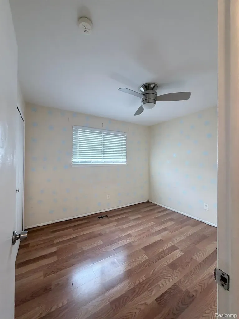 29355 Westbrook Avenue Warren City MI 48092