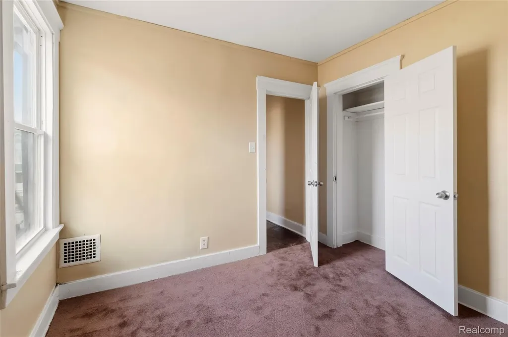 471 Kitchener Street Detroit City MI 48215