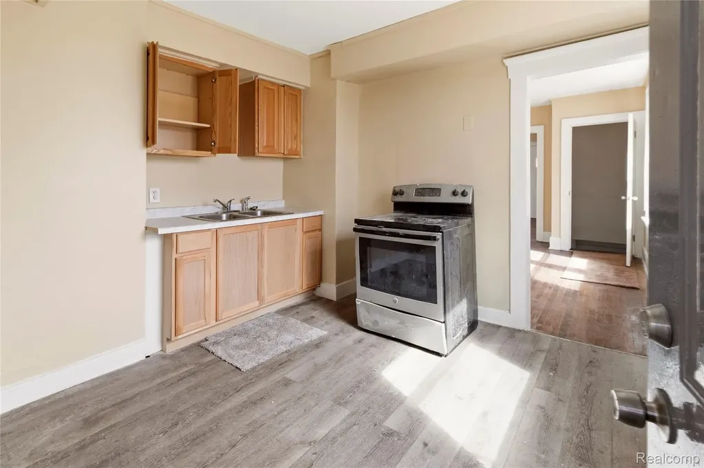 471 Kitchener Street Detroit City MI 48215