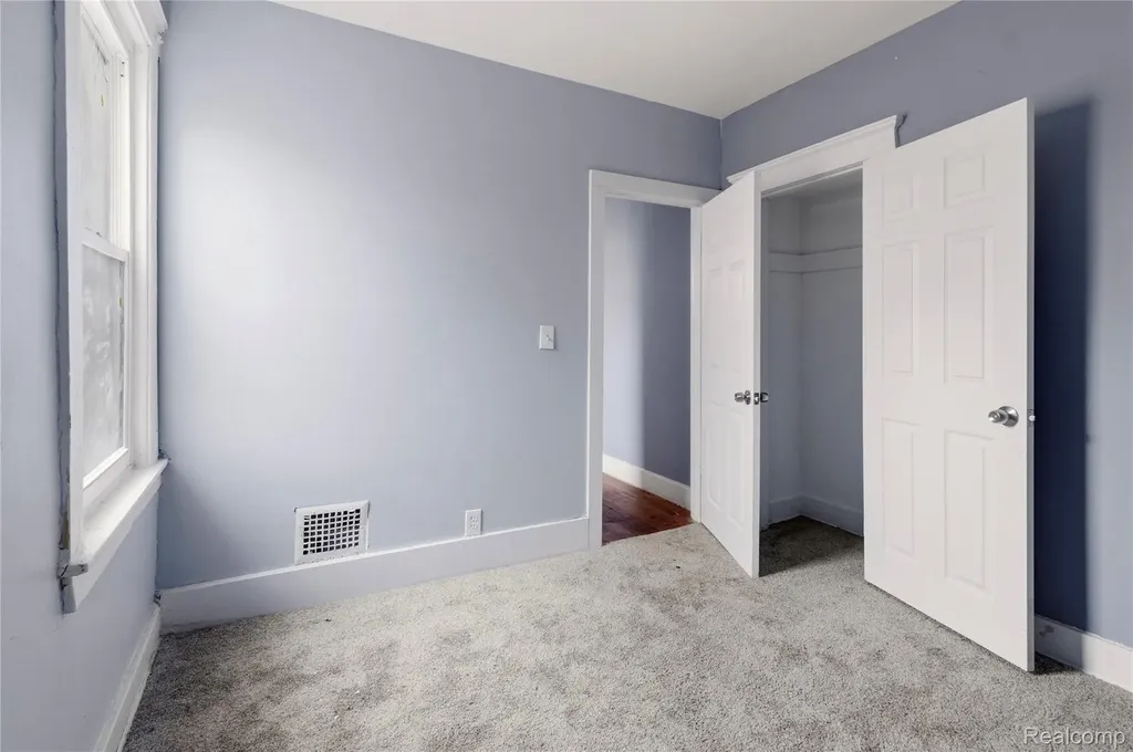 471 Kitchener Street Detroit City MI 48215