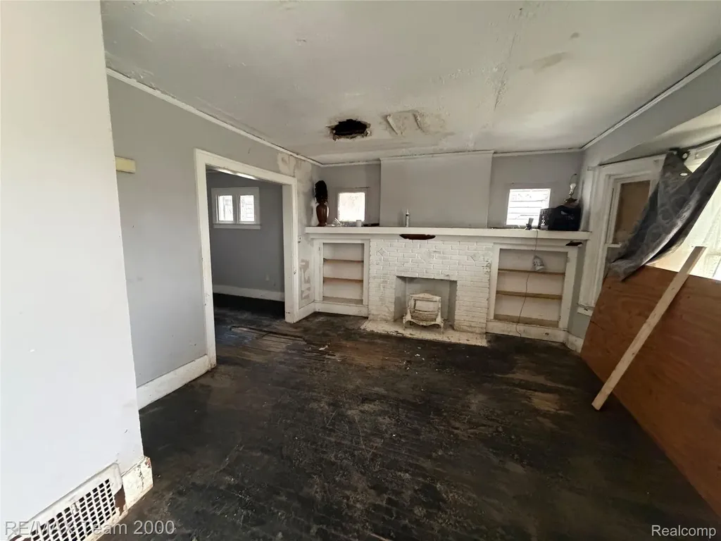 2301 Fullerton Street Detroit City MI 48238