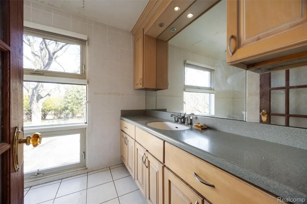 32998 Biddestone Lane Farmington Hills City MI 48334