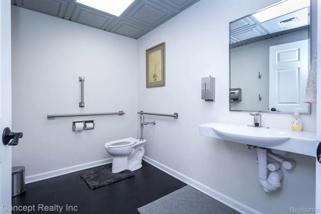 2935 W Jefferson Avenue Trenton City MI 48183