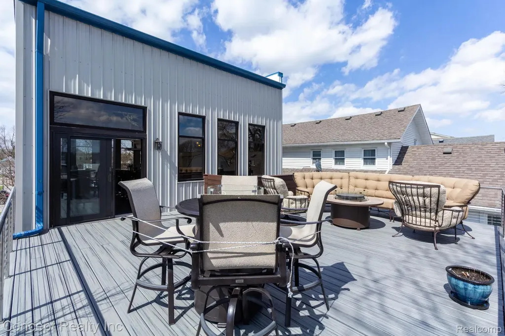 2935 W Jefferson Avenue Trenton City MI 48183