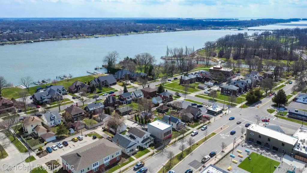 2935 W Jefferson Avenue Trenton City MI 48183