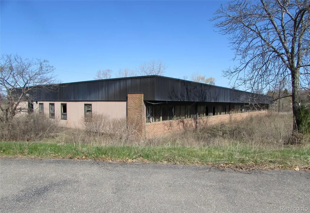 10776 Hall Road Hamburg Township MI 48189