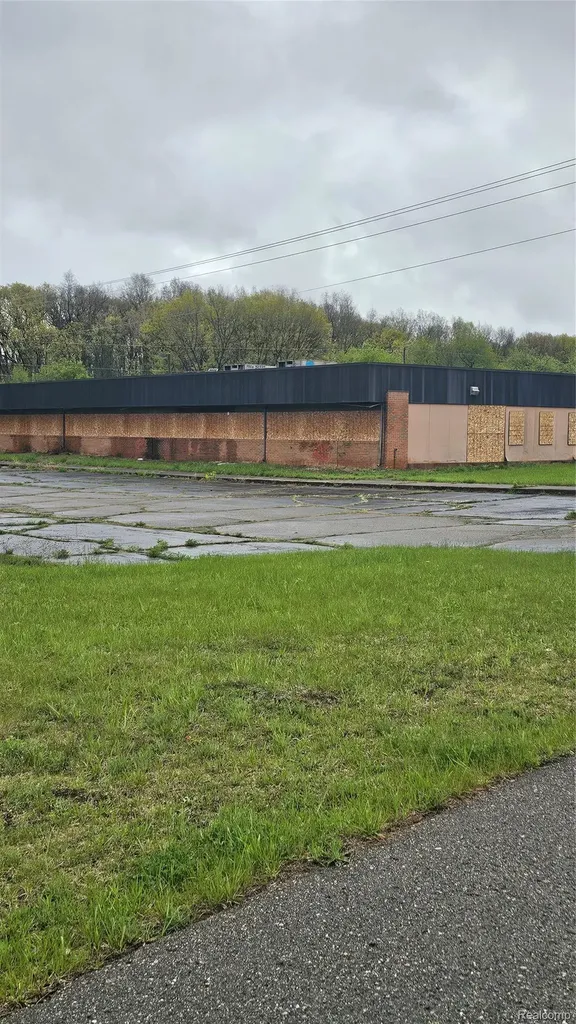10776 Hall Road Hamburg Township MI 48189