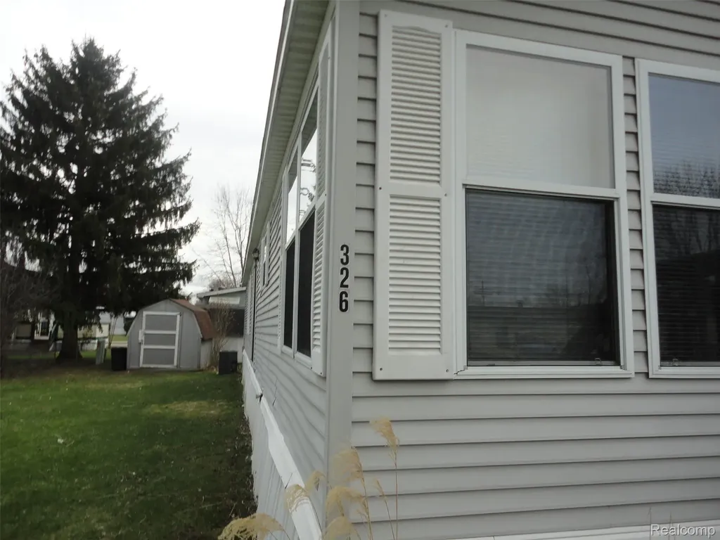 326 Holly Lane Van Buren Charter Township MI 48111