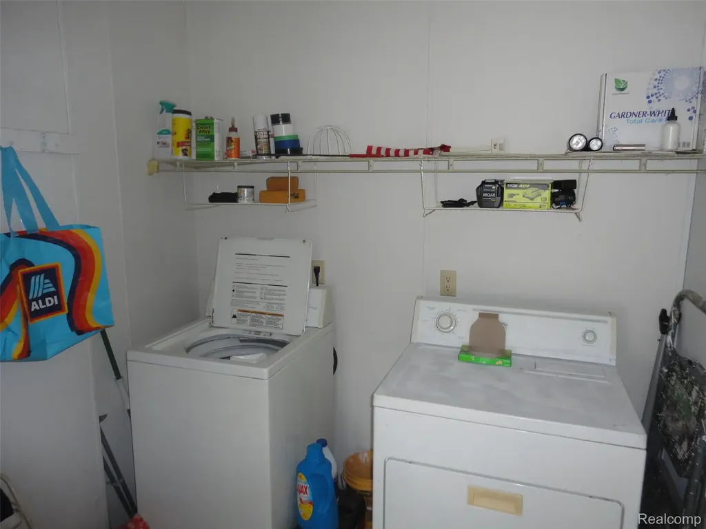 326 Holly Lane Van Buren Charter Township MI 48111