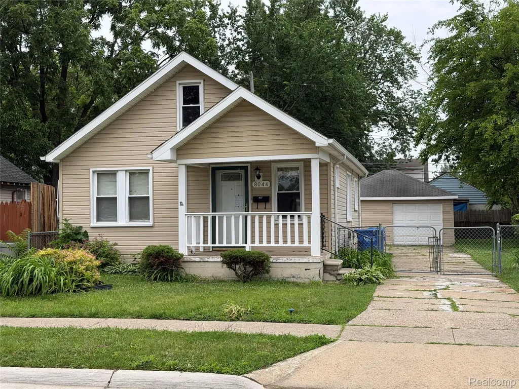 8044 Hudson Avenue Warren City MI 48089