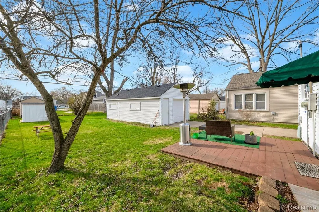 8237 Lenore Street Dearborn Heights City MI 48127