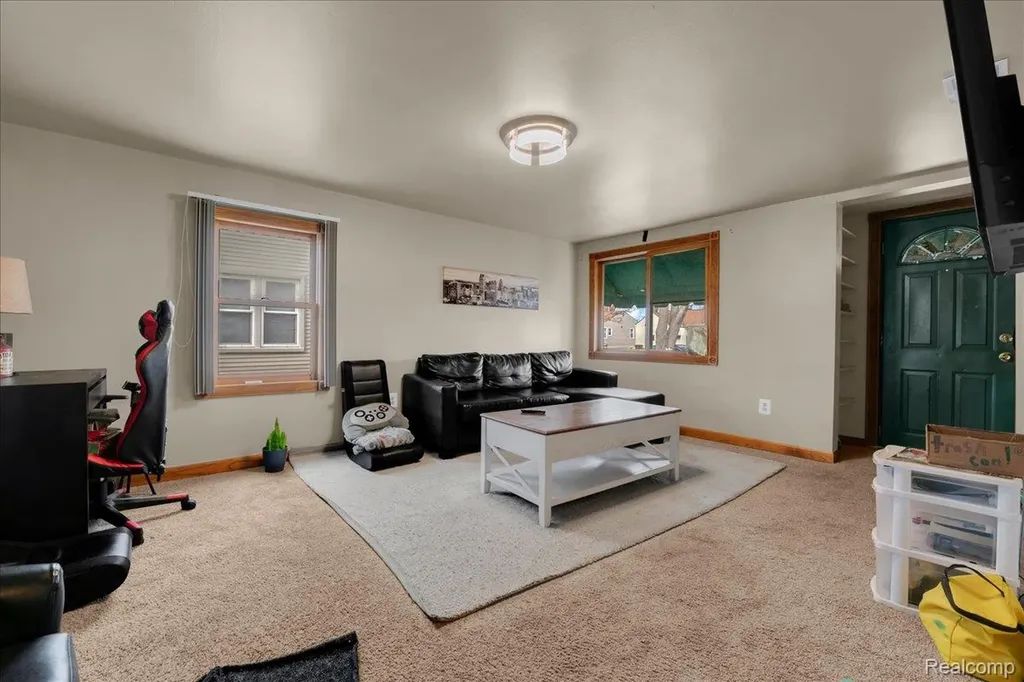 8237 Lenore Street Dearborn Heights City MI 48127