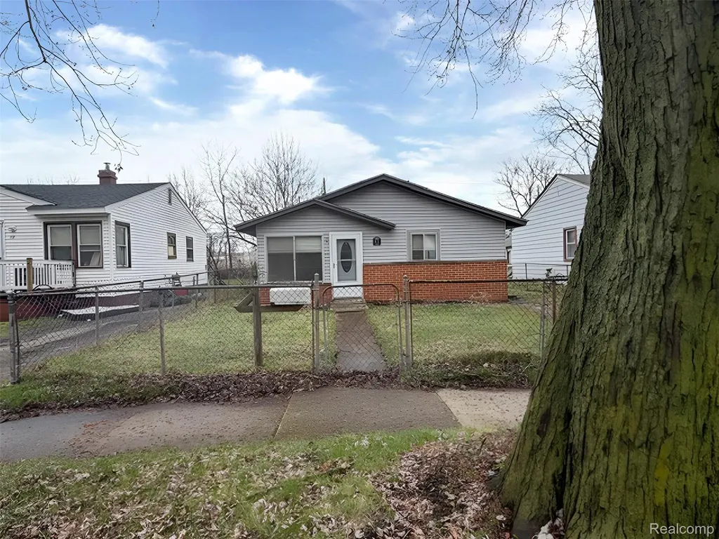 41 E Sheffield Avenue Pontiac City MI 48340