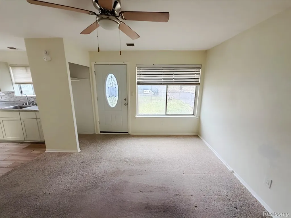 41 E Sheffield Avenue Pontiac City MI 48340