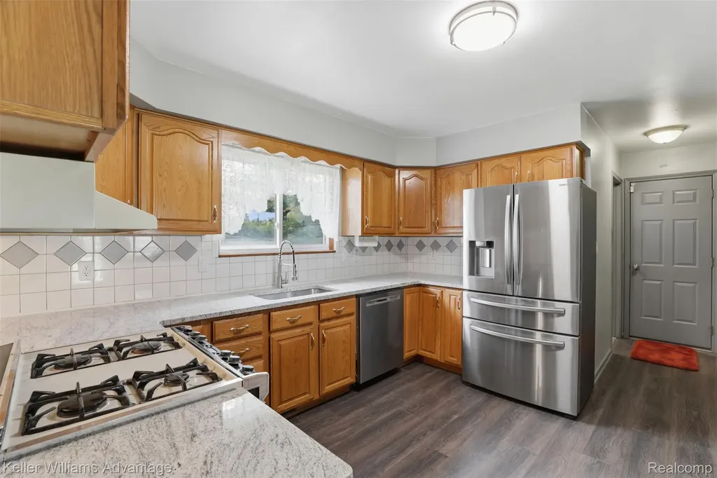 28800 Sibley Road Huron Charter Township MI 48174