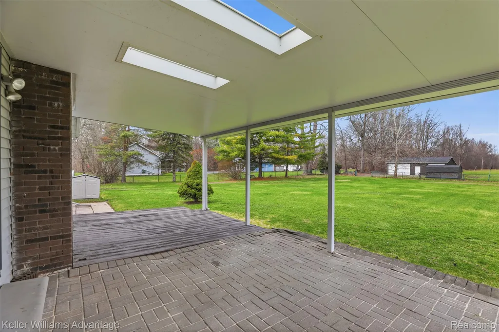 28800 Sibley Road Huron Charter Township MI 48174