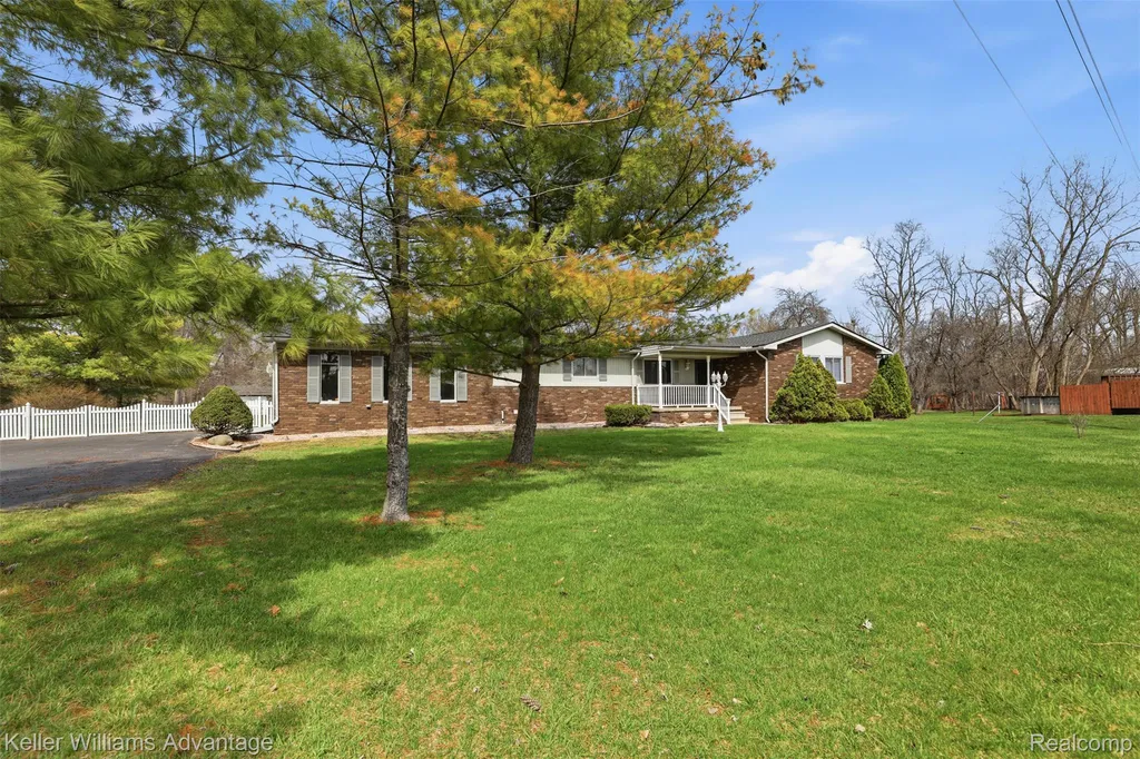 28800 Sibley Road Huron Charter Township MI 48174
