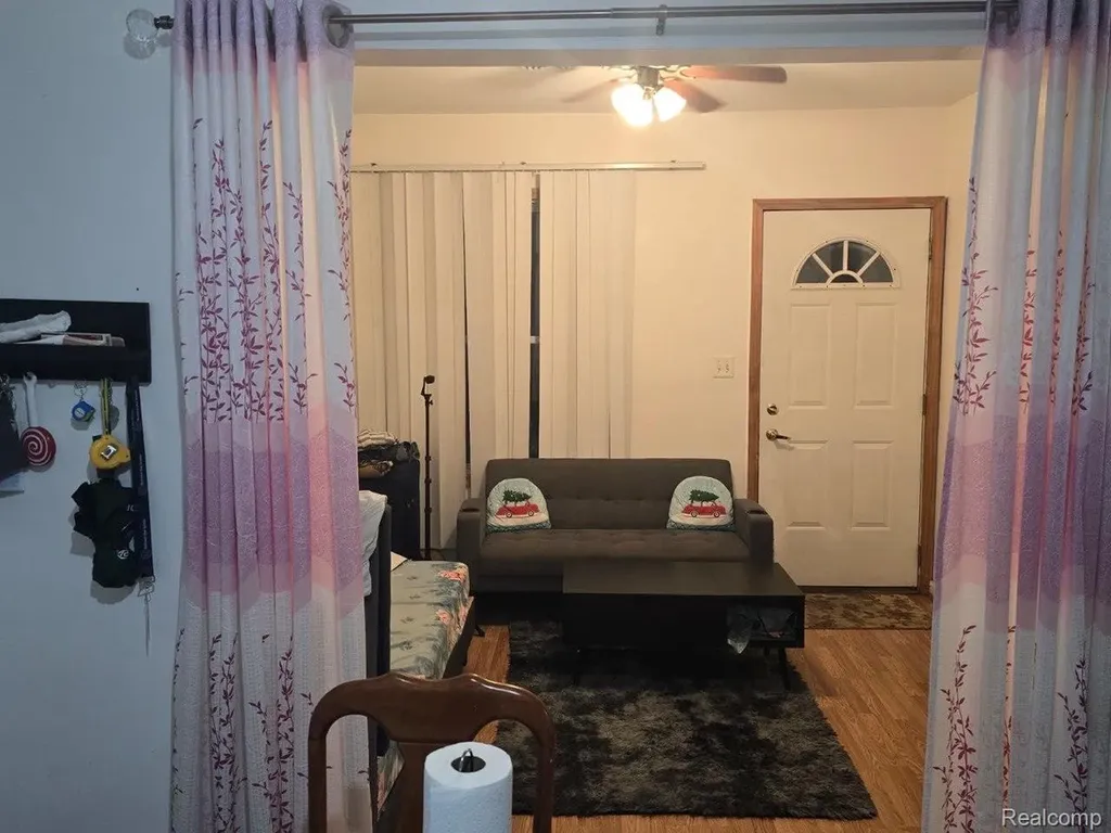 11412 Mcdougall Street Hamtramck City MI 48212