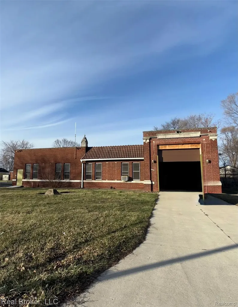 27113 W Outer Drive Ecorse City MI 48229