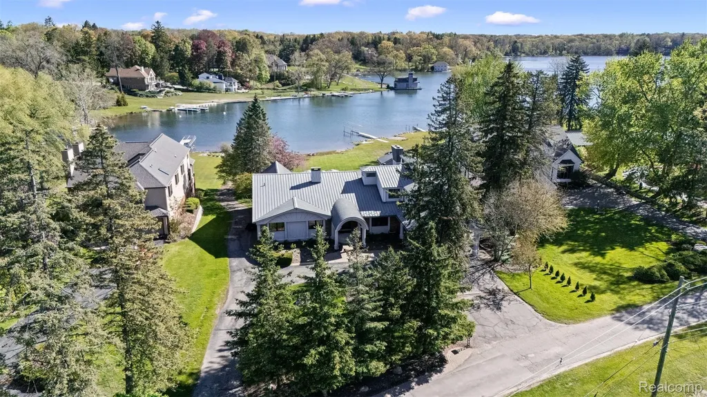 2440 Lake Angelus Lane Lake Angelus City MI 48326