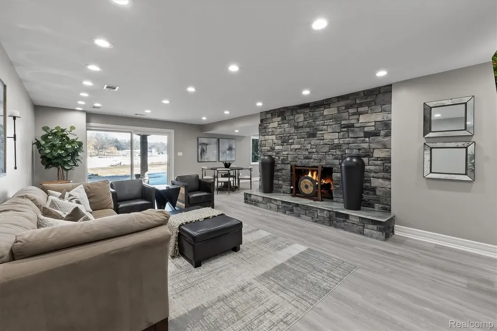 2440 Lake Angelus Lane Lake Angelus City MI 48326