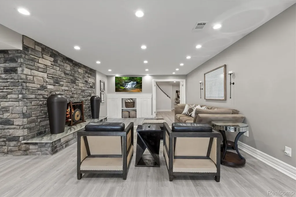 2440 Lake Angelus Lane Lake Angelus City MI 48326