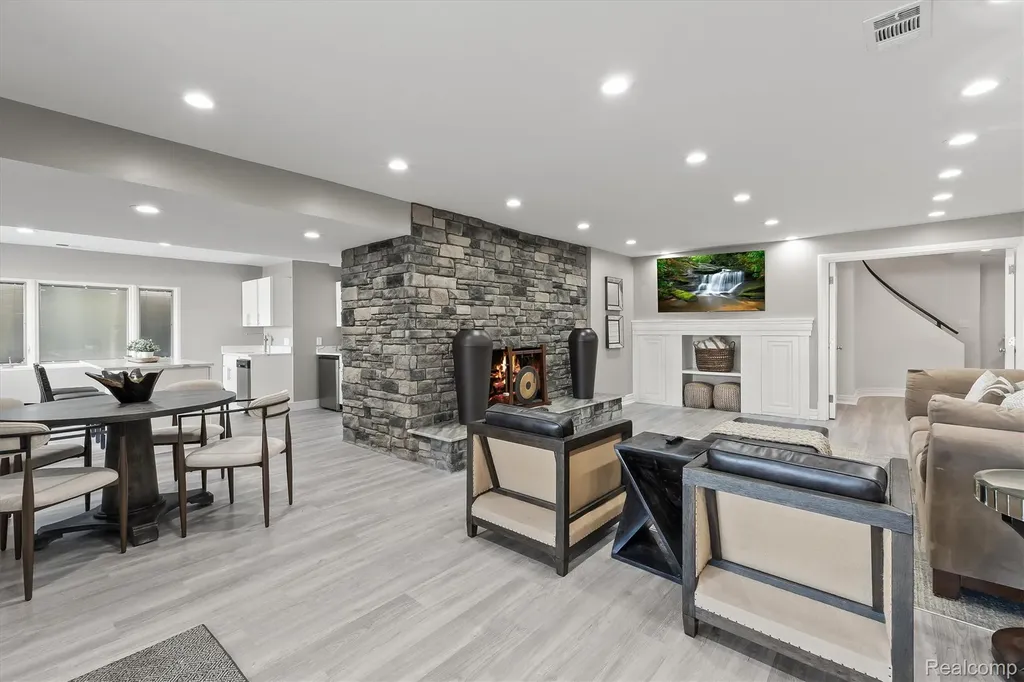2440 Lake Angelus Lane Lake Angelus City MI 48326