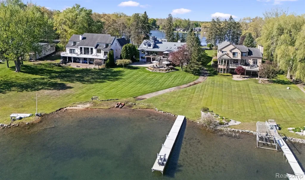 2440 Lake Angelus Lane Lake Angelus City MI 48326