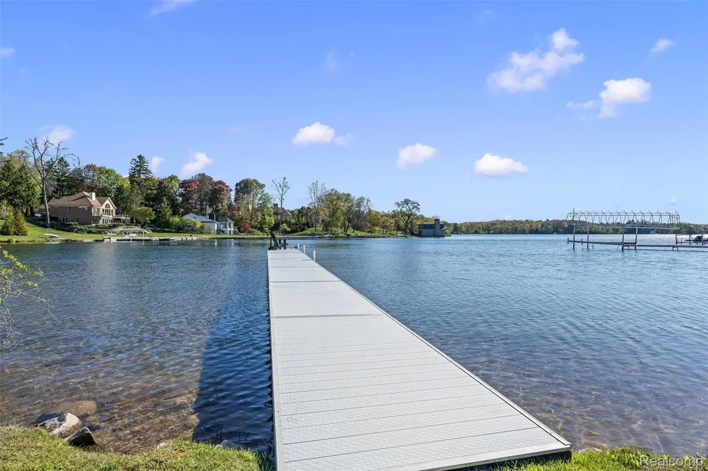 2440 Lake Angelus Lane Lake Angelus City MI 48326