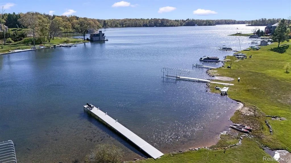 2440 Lake Angelus Lane Lake Angelus City MI 48326