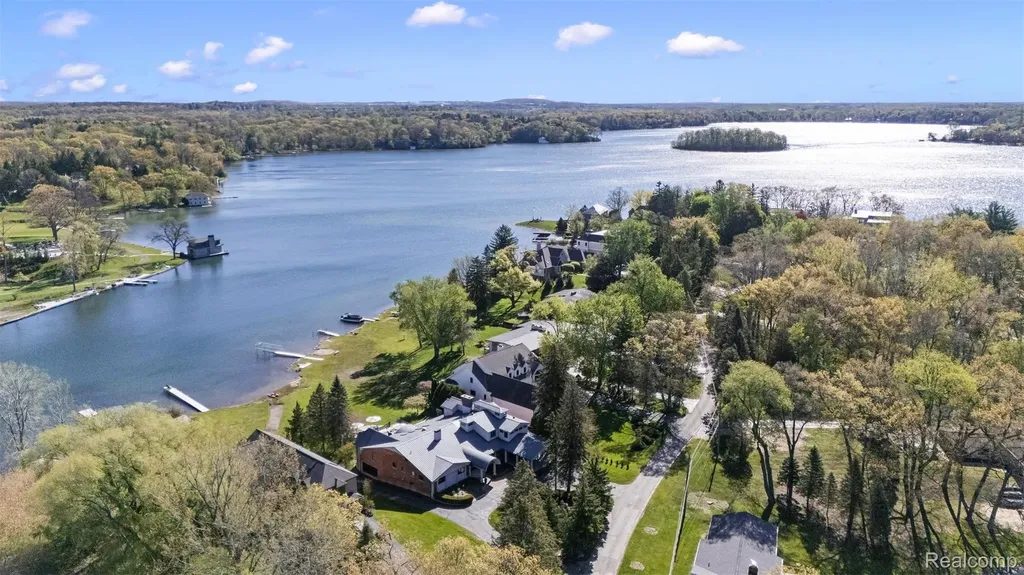 2440 Lake Angelus Lane Lake Angelus City MI 48326